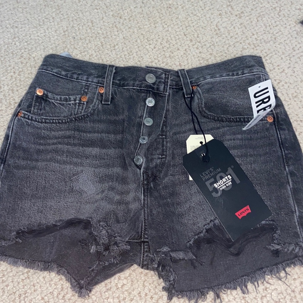 NEVER WORN + tags still in… Dark gray hi-rise Levi’s 501 shorts